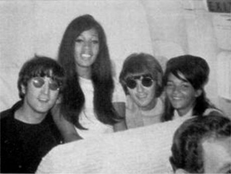 JOHN LENNON : SU INTENSO ROMANCE CON RONNIE SPECTOR