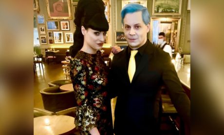 JACK WHITE SE CASA EN EL ESCENARIO DEL TEMPLO MASÓNICO DE DETROIT