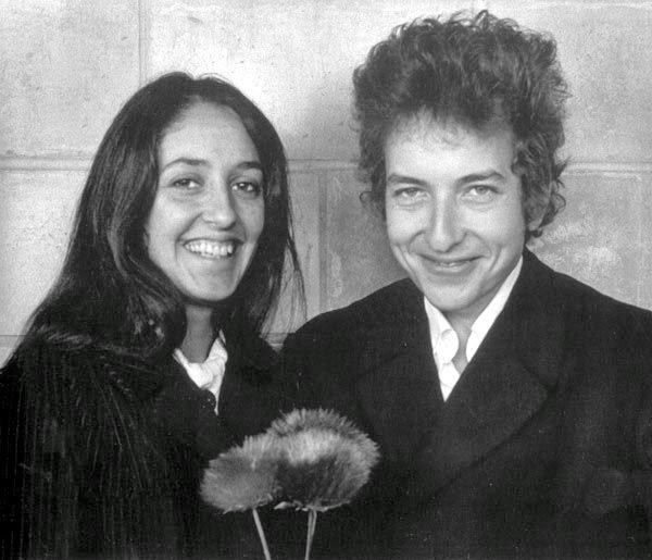 A JOAN BAEZ LE LLEVÓ AÑOS OLVIDARSE DE BOB DYLAN
