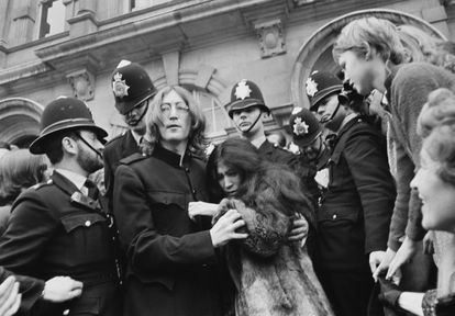 GEORGE HARRISON Y COMO LA POLICÍA FUE ARRESTARLE