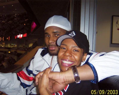 PROBADO QUE R. KELLY GRABABA PORNO CON NIÑAS