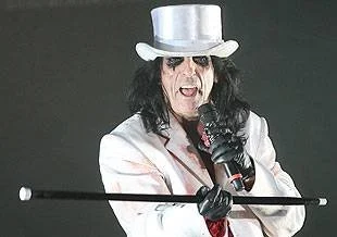 ALICE COOPER VUELVE A SU CLÁSICA PESADILLA CON SU MISMO GRUPO