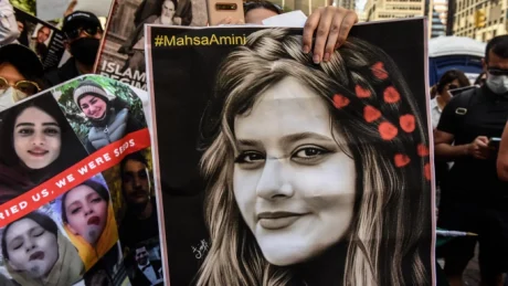 UN GRAMMY PARA LA CANCIÓN EN HOMENAJE A LA IRANÍ MAHSA AMINI