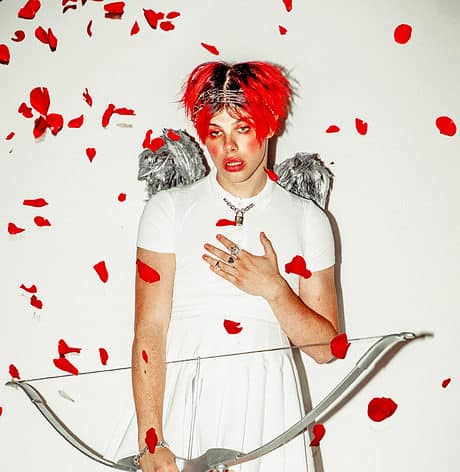 YUNGBLUD LLEVA A MARTE A LOS TRANS