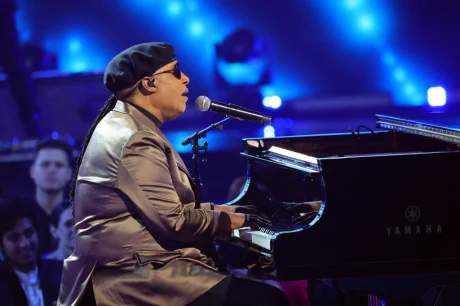 GRAN HOMENAJE DE STEVIE WONDER A LIONEL RICHIE