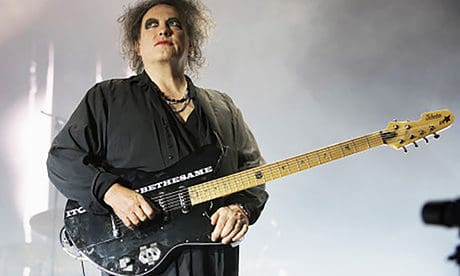 NOEL GALLAGHER : LA MEZCLA DE ROBERT SMITH DE "PRETTYY BOY SUENA A THE CURE