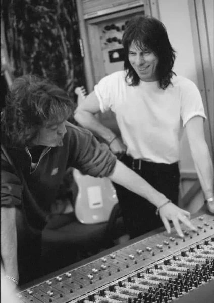 LA CANCION PROTESTA DE JEFF BECK CON PAUL MCCARTNEY