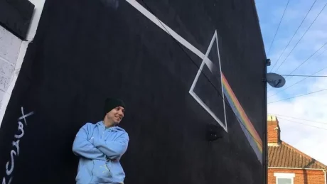DOS MURALES GIGANTES PARA "DARK SIDE OF THE MOON"