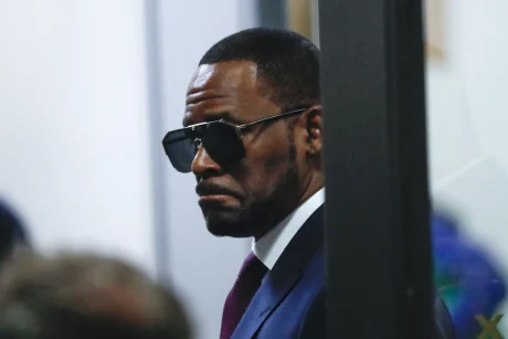 R-KELLY PASARÁ OTROS 20 AÑOS EN LA CÁRCEL POR ABUSAR DE MENORES