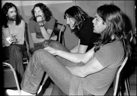 ROGER WATERS SE HA VUELTO LOCO Y ESTA GRABANDO OTRA VEZ "DARK SIDE OF THE MOON" SIN SUS COMPAÑEROS
