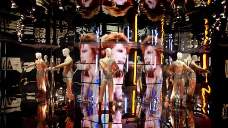 LA EXPOSICION "DAVID BOWIE IS " SE CONVERTIRA EN PERMANENTE EN EL VICTORIA & ALBERT MUSEUM