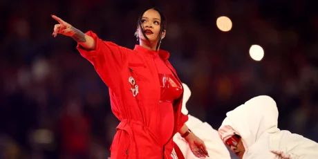 RIHANNA APROVECHÓ SUS 13 MINUTOS DE GLORIA