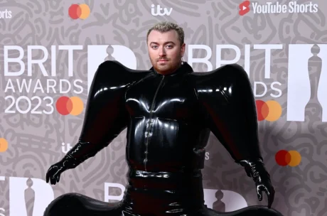 EL LASCIVO SAM SMITH EN LOS BRITS