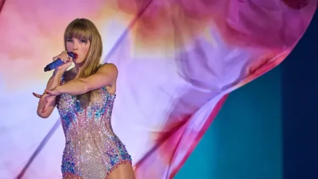 TAYLOR SWIFT INICIÓ SU GIRA CON 44CANCIONES Y MAS DE TRES HORAS DE ACTUACION