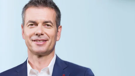 EL DUEÑO UCRANIANO DE WARNER MUSIC DEJA EN EL PARO A 270 PERSONAS