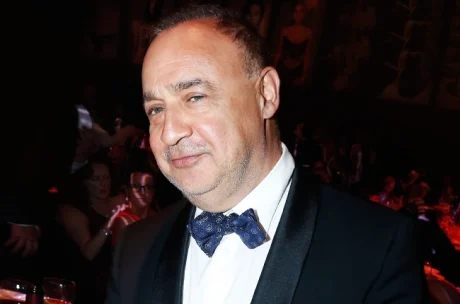 EL DUEÑO UCRANIANO DE WARNER MUSIC DEJA EN EL PARO A 270 PERSONAS
