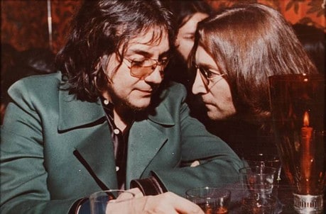 COMO JOHN LENNON Y GEORGE HARRISON PONÍAN A CALDO A PAUL MC CARTNEY"