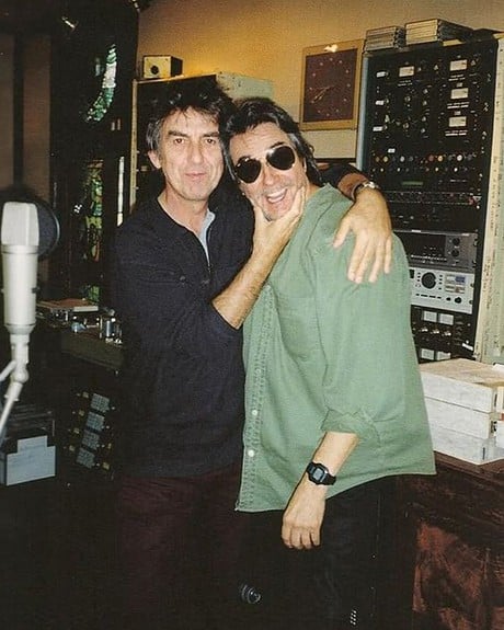 COMO JOHN LENNON Y GEORGE HARRISON PONÍAN A CALDO A PAUL MC CARTNEY"