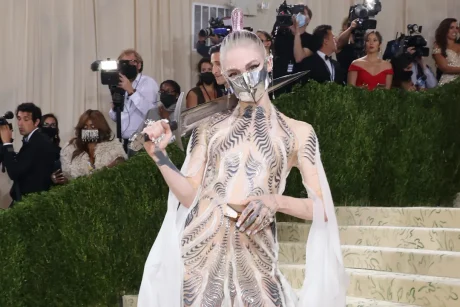 GRIMES SE APUNTA A LA INTELIGENCIA ARTIFICIAL