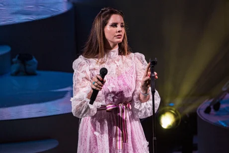 LANA DEL REY APARECE EN BRASIL, SU PRIMER CONCIERTO EN CUATRO AÑOS