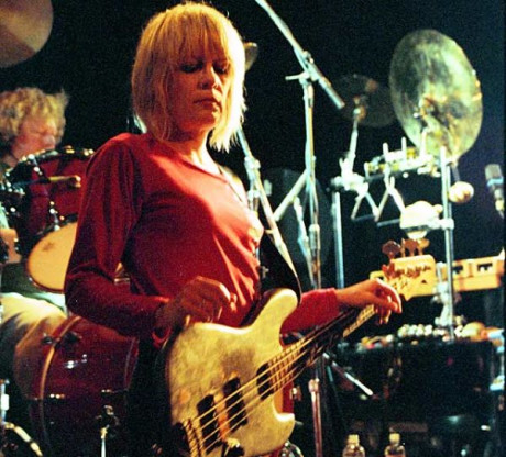 BONO UTLIZABA A TINA WEYMOUTH PARA REIRSE DE ADAM CLAYTON