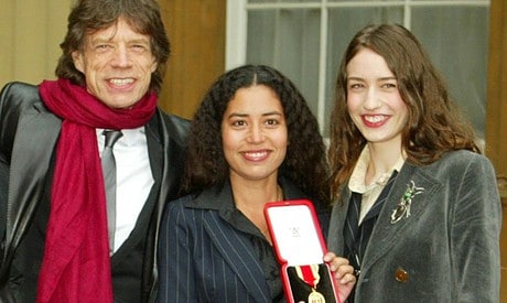 LA REINA ISABEL II SE NEGÓ A OFICIAR LA CEREMONIA DE " SIR" DE MICK JAGGER