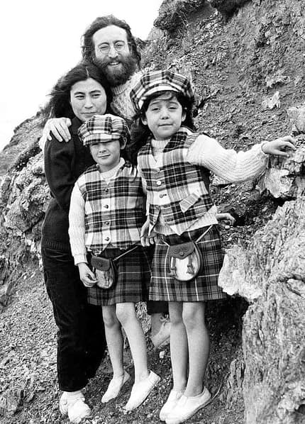 EL GRAVE ACCIDENTE DE COCHE DE JOHN LENNON EN ESCOCIA