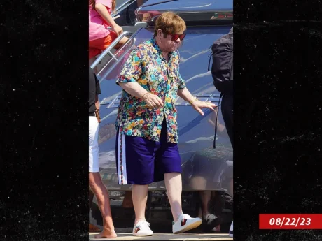 ELTON JOHN ESTUVO EN EL HOSPITAL TRAS UNA CAÍDA