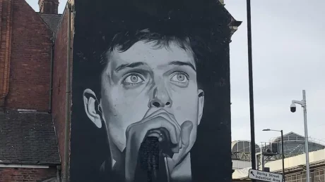 REGRESA IAN CURTIS CON UN NUEVO MURAL EN MANCHESTER