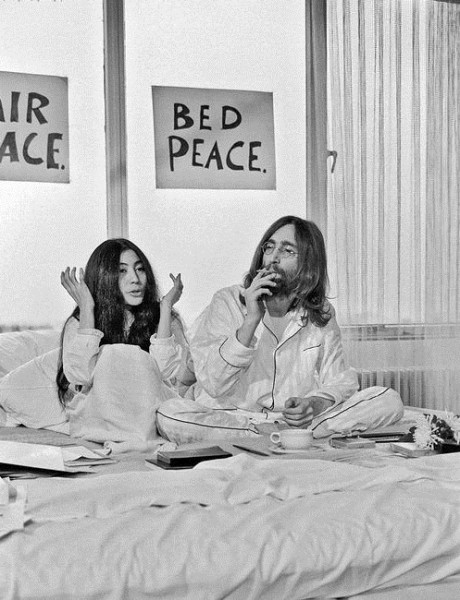 SE SUBASTA MATERIAL DE LA "BED PEACE" DE LENNON Y YOKO EN AMSTERDAM