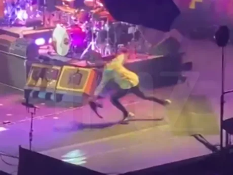 APARATOSA CAIDA DE RINGO STARR EN NEW MEXICO