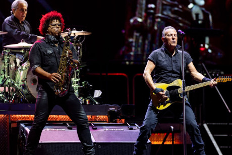 BRUCE SPRINGSTEEN ES MÁS MÁGICO EN SU CASA, EN NEW JERSEY