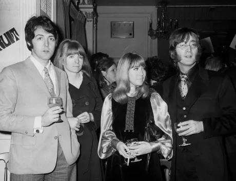 JOHN LENNON : SU CELOS DE PAUL, EL ABANDONO A CYNTHIA Y EL INCIO DE LA ERA YOKO ONO