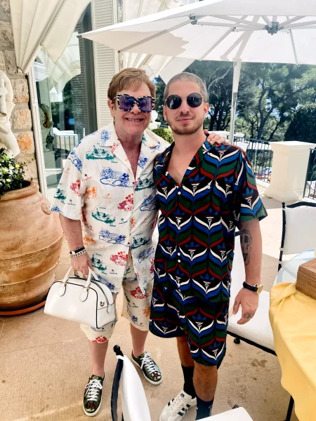 Andrew con Elton