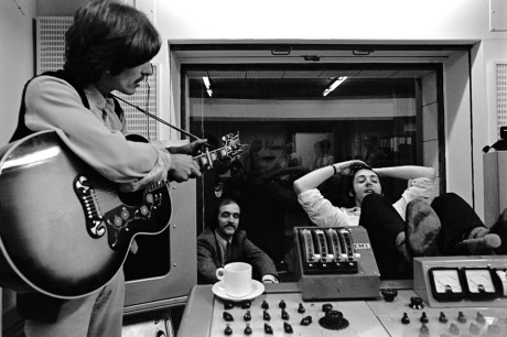 GEORGE HARRISON REVELÓ QUE NI JOHN NI PAUL NI RINGO SE INTERESARON POR "WHILE MY GUITAR GENTLY WEEPS"