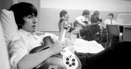 CUANTO MÁS TRATABAN ARREGLAR LENNON Y MCCARTNEY LAS CANCIONES DE HARRISON , MÁS LA EMPEORABAN