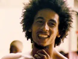 HOY BOB MARLEY TENDRÍA 80 AÑOS: EL FUEGO ETERNO DEL REY DEL REGGAE
