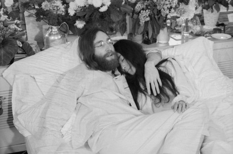 SE SUBASTA MATERIAL DE LA "BED PEACE" DE LENNON Y YOKO EN AMSTERDAM
