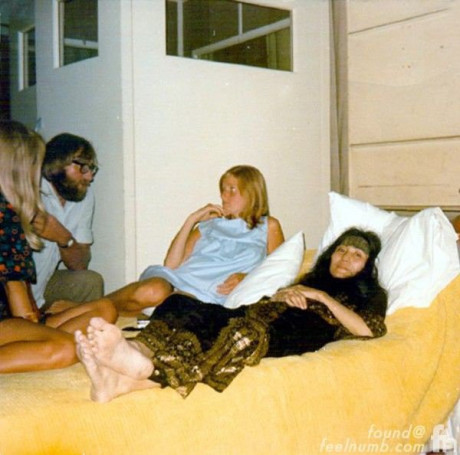 JOHN LENNON LLEGÓ A DECIR QUE ÉL Y YOKO SENTÍAN MUCHA SIMPATÍA POR LINDA MCCARTNEY