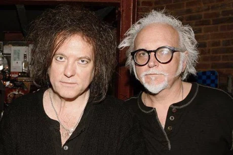 DAVID BOWIE PROPORCIONÓ LA AMISTAD ENTRE ROBERT SMITH Y REEVES GABRELS