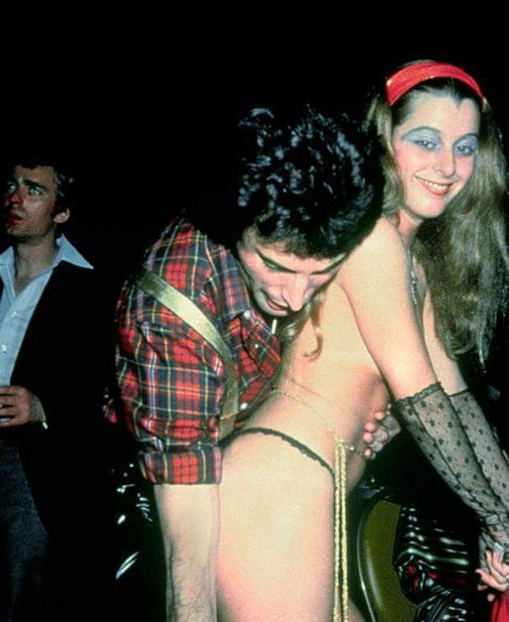 UNA ORGÍA Y UNA CARRERA DE 65 CHICAS DESNUDAS PARA EL ÁLBUM "JAZZ" DE QUEEN
