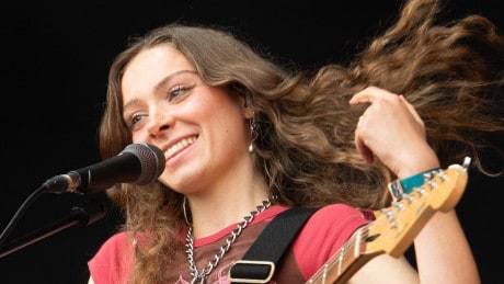 LA GRAN ESPERANZA HOLLY HUMBERSTONE CON SU ÁLBUM DE DEBUT