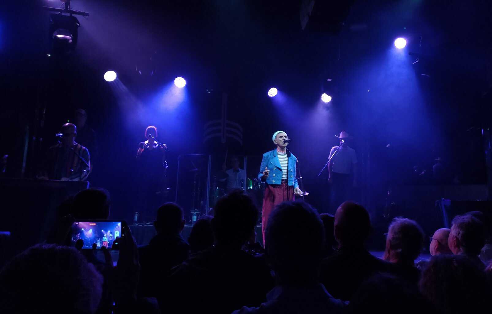 UNOS CONVINCENTES DEXYS TRIUNFAN EN EL TEATRO BARCELÓ.