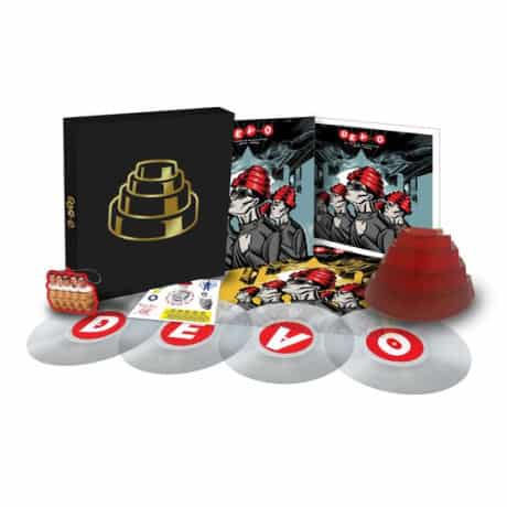 LA GRAN RETROSPECTIVA DE LOS 50 AÑOS DE LA "DE-EVOLUTION" DE DEVO