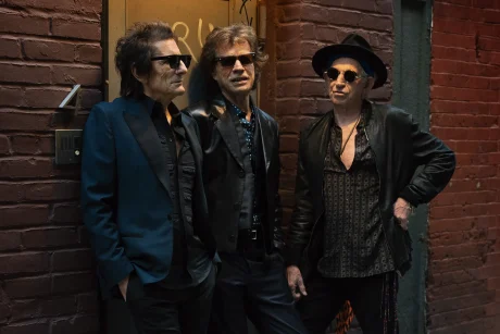 MICK JAGGER ODIABA A KEITH RICHARDS POR PONERLE DISCOS DE LOS BEATLES