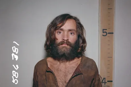 LA EXTRAÑA Y CRUEL RELACIÓN DE CHARLES MANSON CON LOS BEATLES