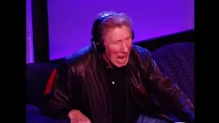 ROGE WATERS ESCUPIÓ A UN FAN Y A OTRO QUERIA ATACARLE DESDE EL ESCENARIO